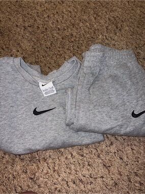 Nike Gray Kids Sweatpants & Joggers Set with Black Swoosh